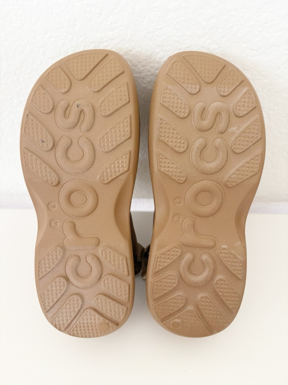 Crocs Soho Y-Strap Sandals Women’s Size 6 Sepia New - Picture 10 of 13